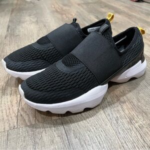 Sorel Kinetic Impact Strap Slip On Sneakers Women's Size 7.5 Black/White